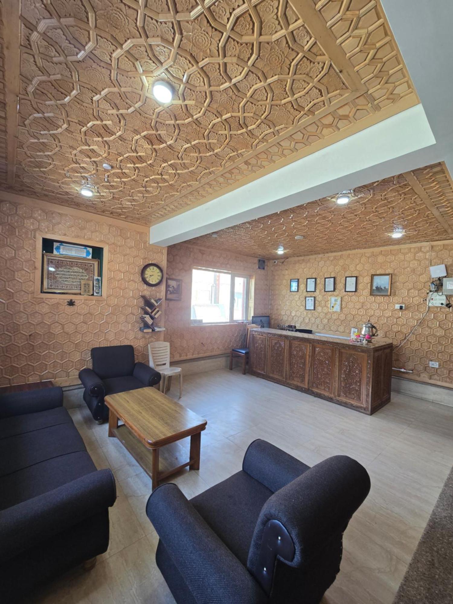 Hotel Barzman Сонамарг Экстерьер фото